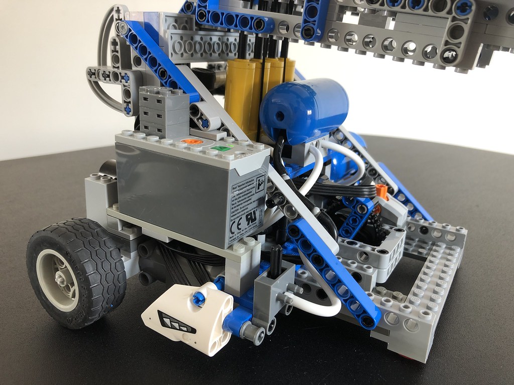 Pneumatic Flipper Pegasus My LEGO Robot Wars pneumatic f… Flickr