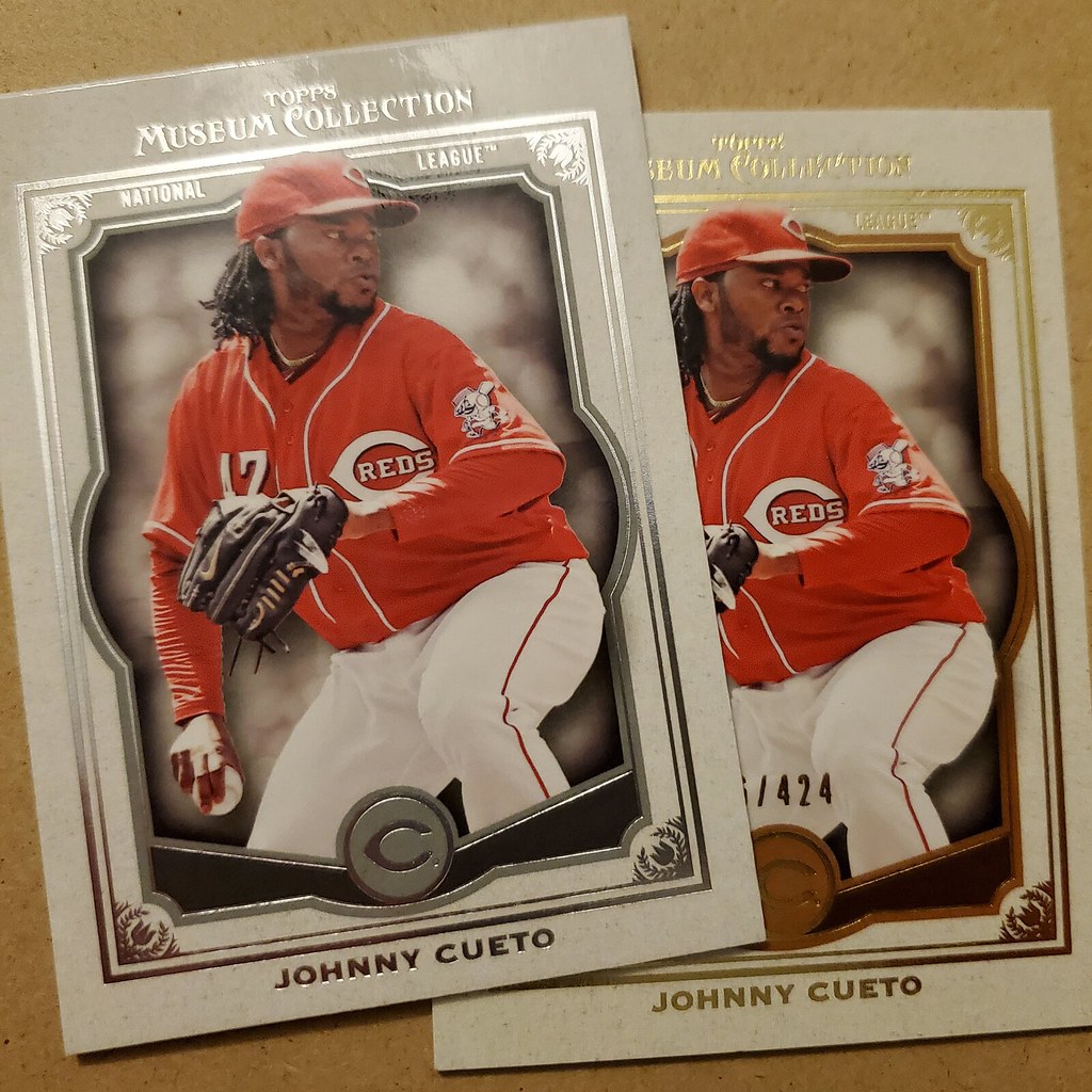 Taking a VERY close look at some baseball cards... Blowout Cards Forums