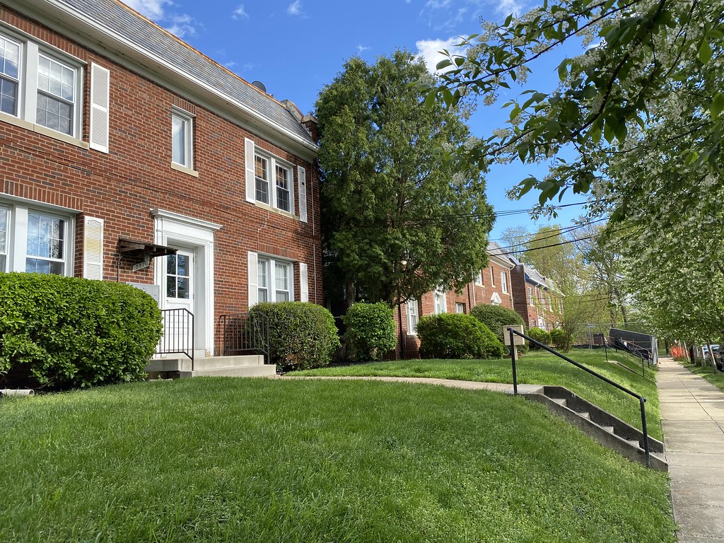 I lived in one of these 40th Place NW apartments Joe Flood Flickr