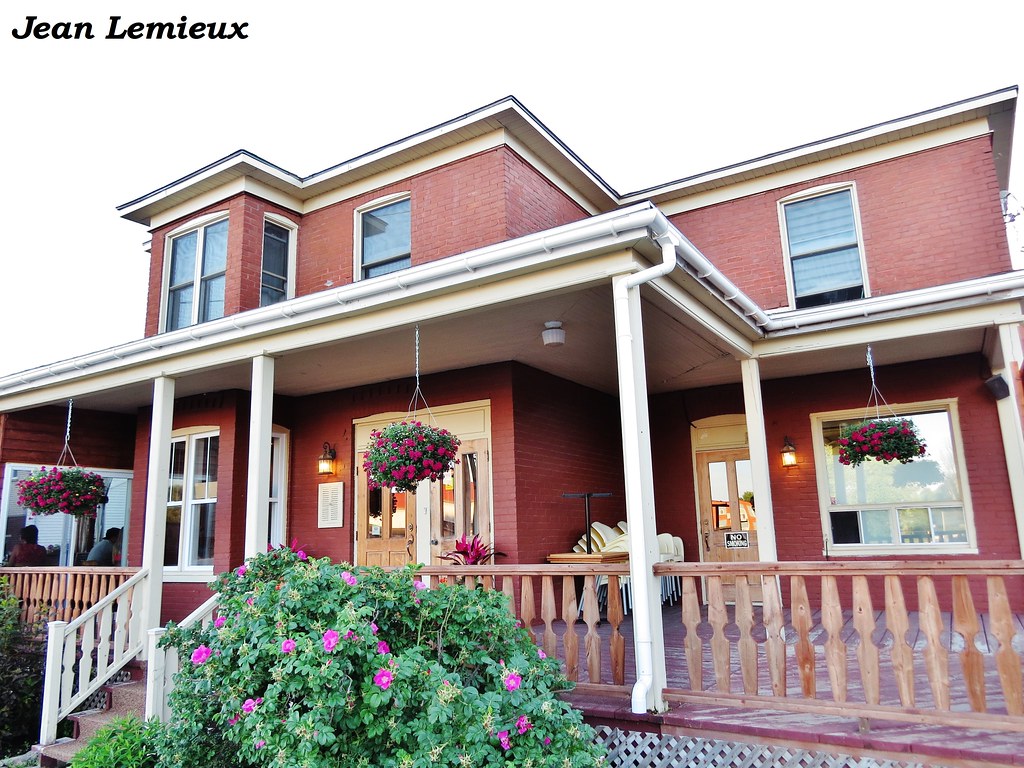 BrownsburgChatham Rue des Érables Restaurant Faimfino, … Flickr