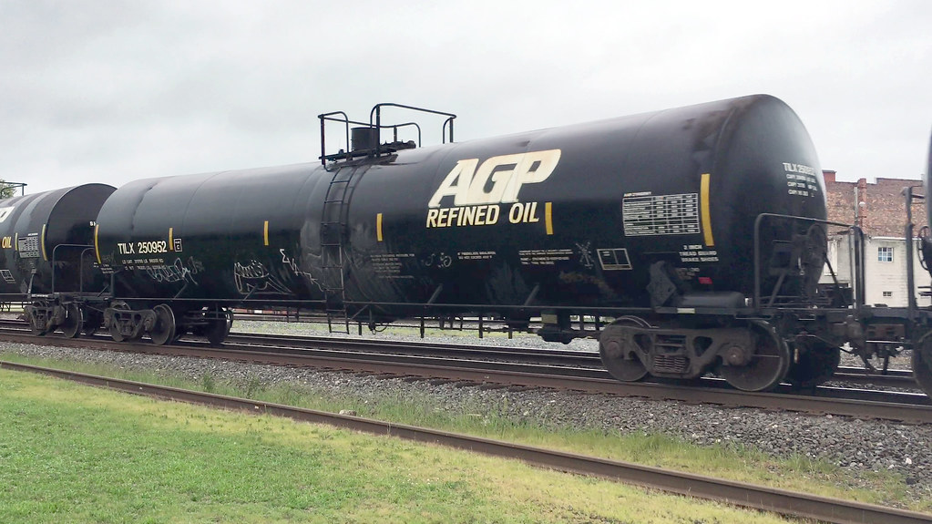 TILX 250952 Tank car TILX 250952 carrying Hydrocarbons in … Flickr