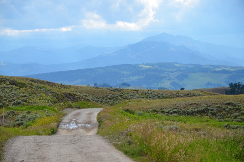 Blacktail Plateau Drive A scenic dirt road between Mammoth… Flickr