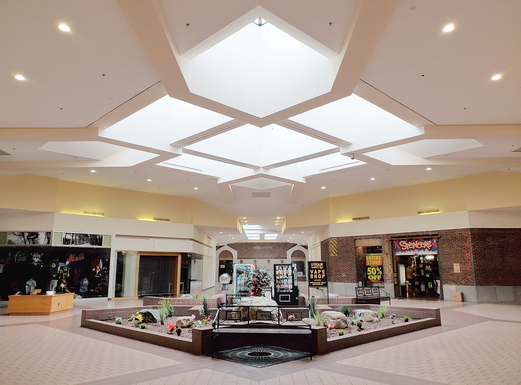 Great Northern Mall Clay, NY The Caldor Rainbow Flickr