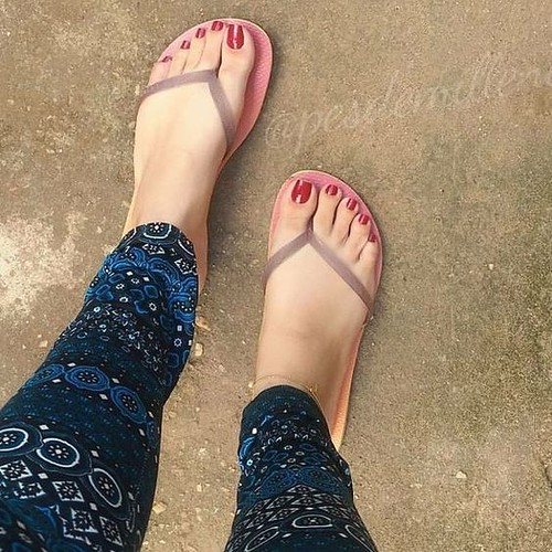 Flipflops Flipflops and leggings fumi2001 Flickr