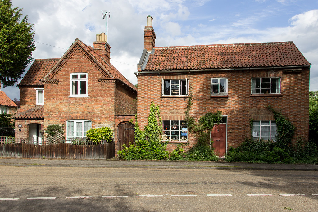 Low Street, Collingham, England "Collingham is a village a… Flickr