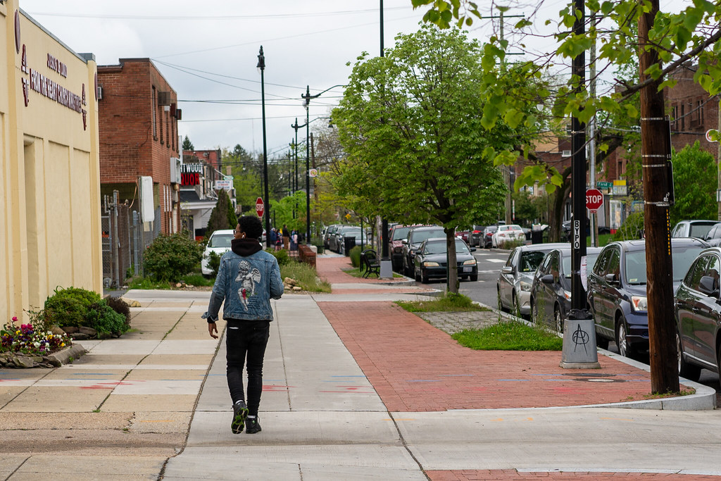 Kennedy Street One of the nice wide sidewalks along Kenned… Flickr