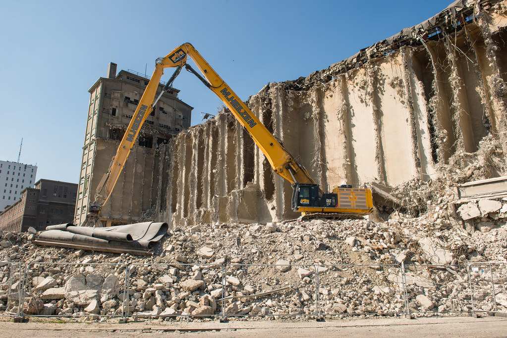 2020 04 26_DVL4665 demolition of one of the grain silos at… Flickr