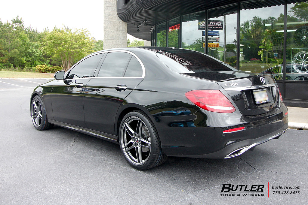 Mercedes E300 with 20in Savini SVF3 Wheels and Continental DWS06 Tires