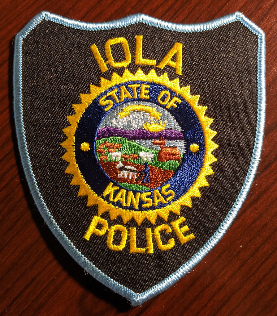 Iola KS Police Department Shoulder Patch Kansas Law Enforcement