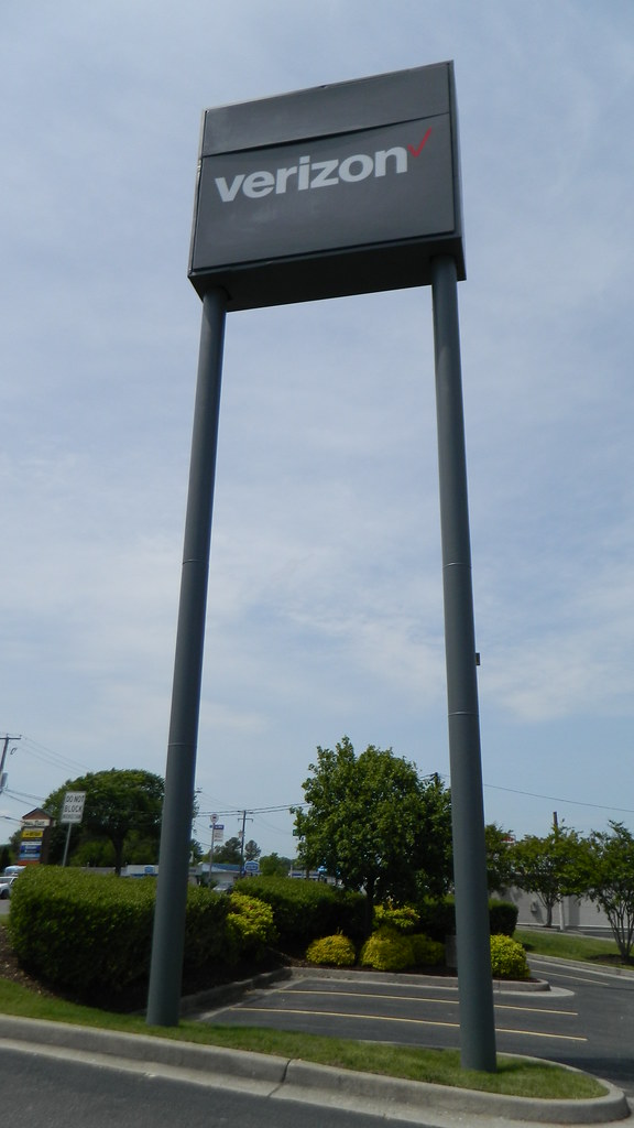 Verizon sign Verizon (7,800 square feet) 7720 West Broad S… Flickr