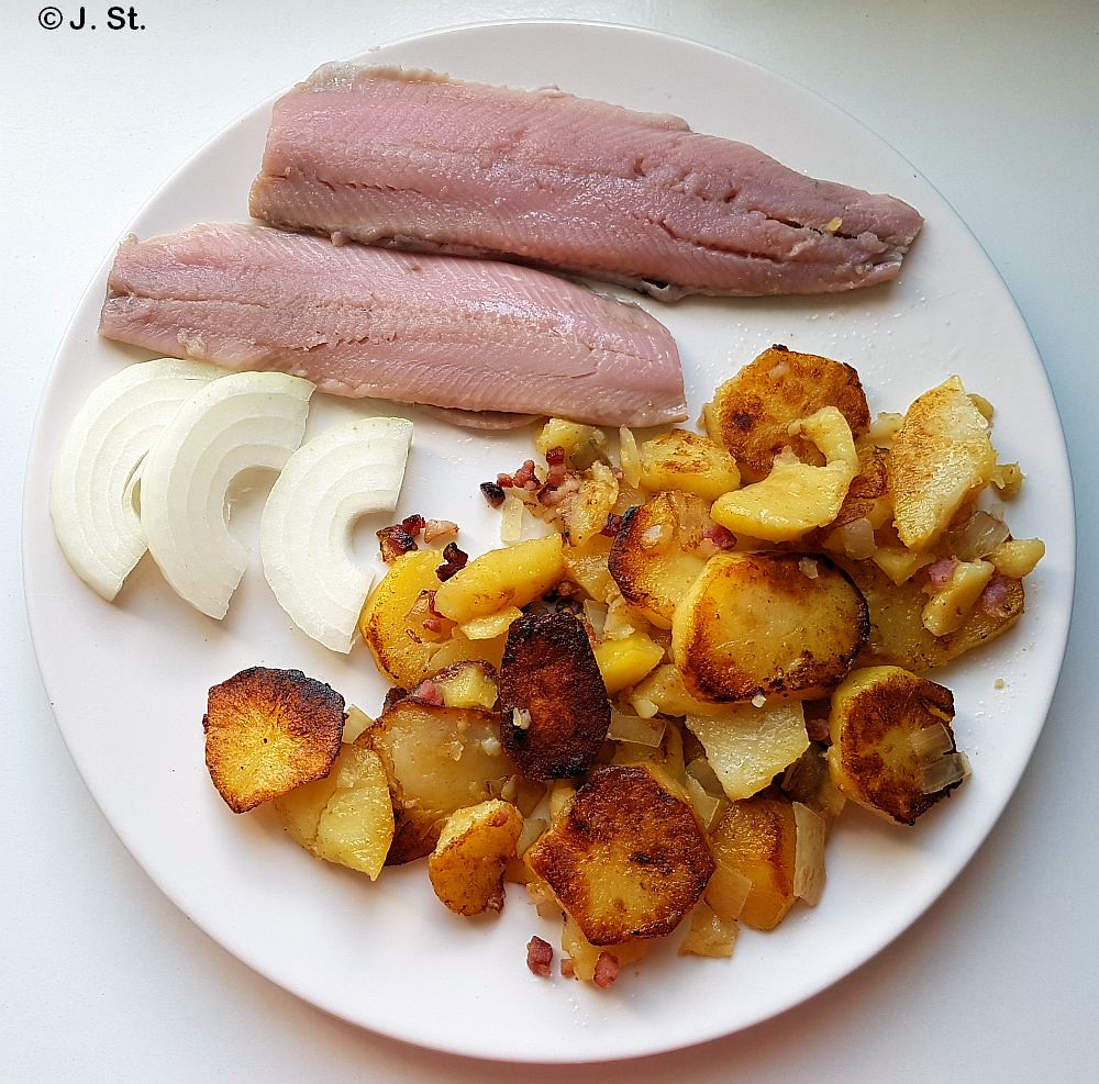 Matjes mit Bratkartoffeln / Pickled herring with fried pot… Flickr