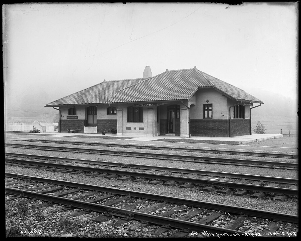 DLW, Factoryville, Pennsylvania Delaware, Lackawanna, and … Flickr