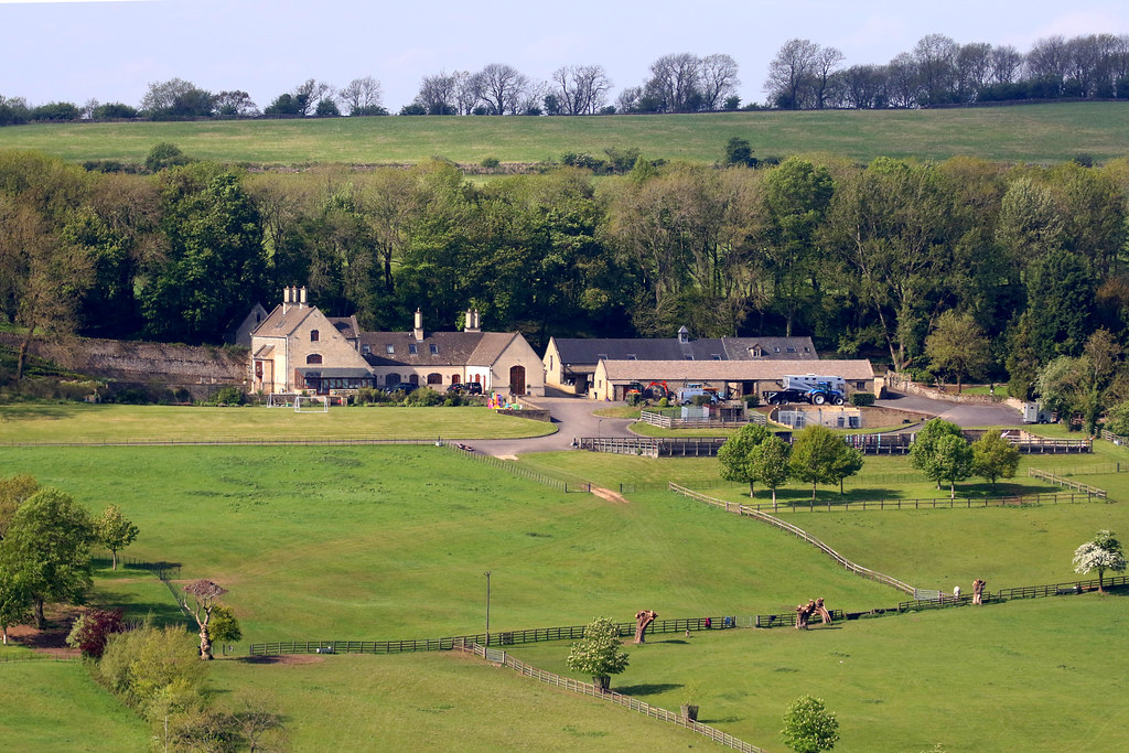 Farming in the Cotswolds One of the numerous rural farms o… Flickr