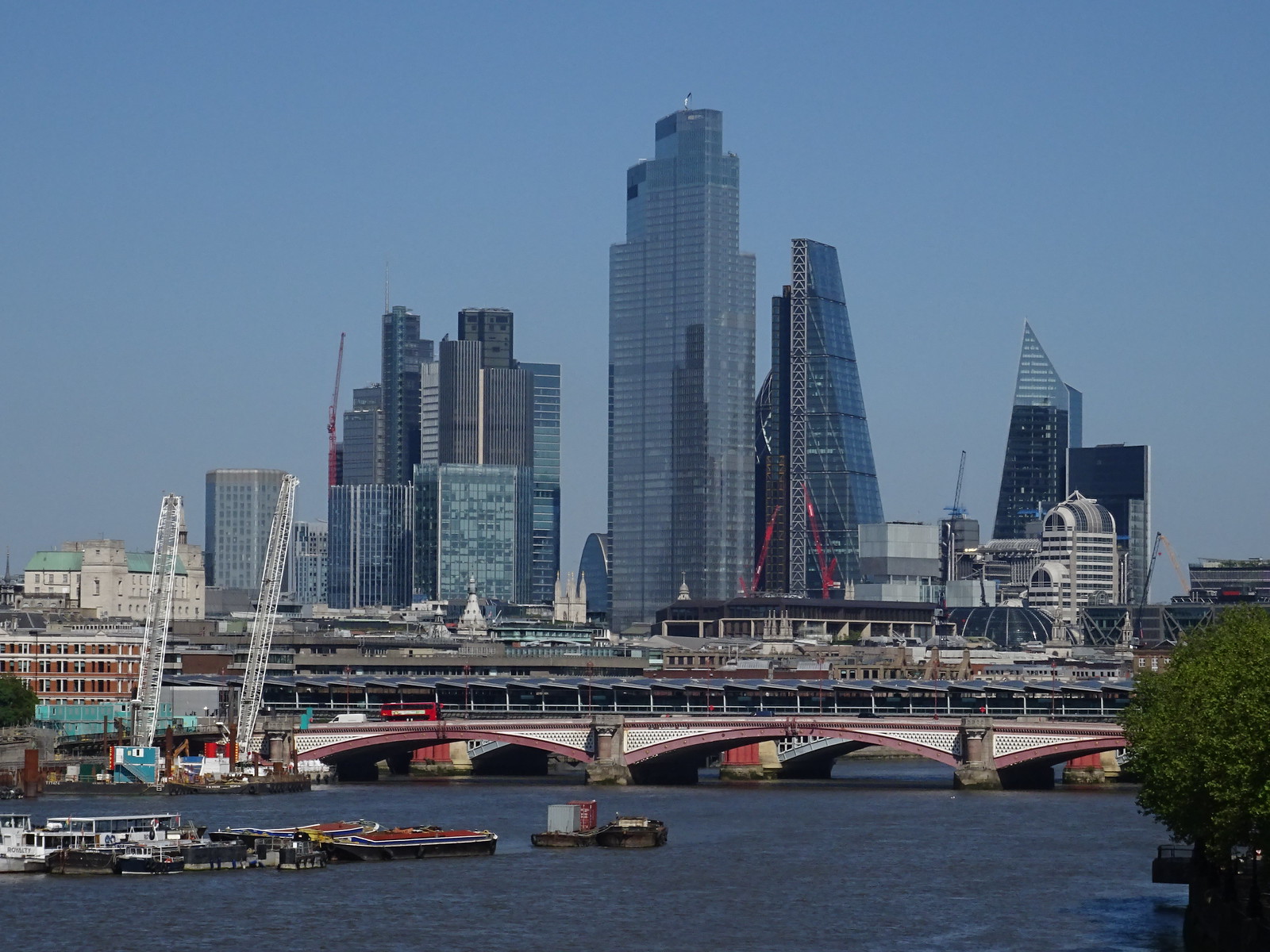 22 City of London 278m 62 fl Page 982