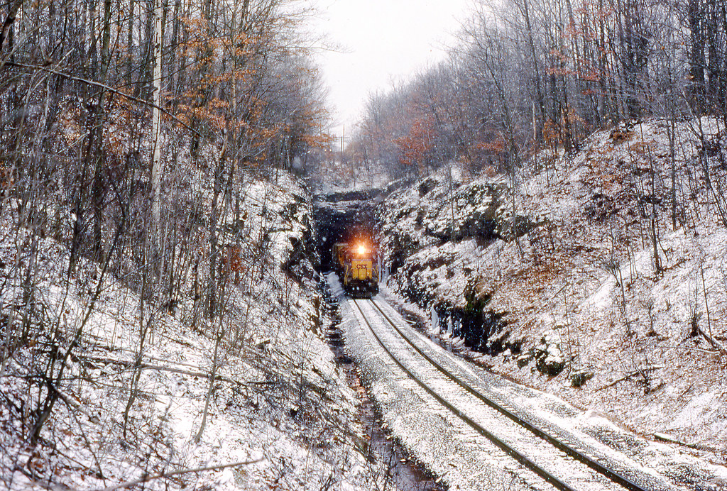 CSX 8365 GATX 2006 EB at White Haven Tunnel After waiting … Flickr