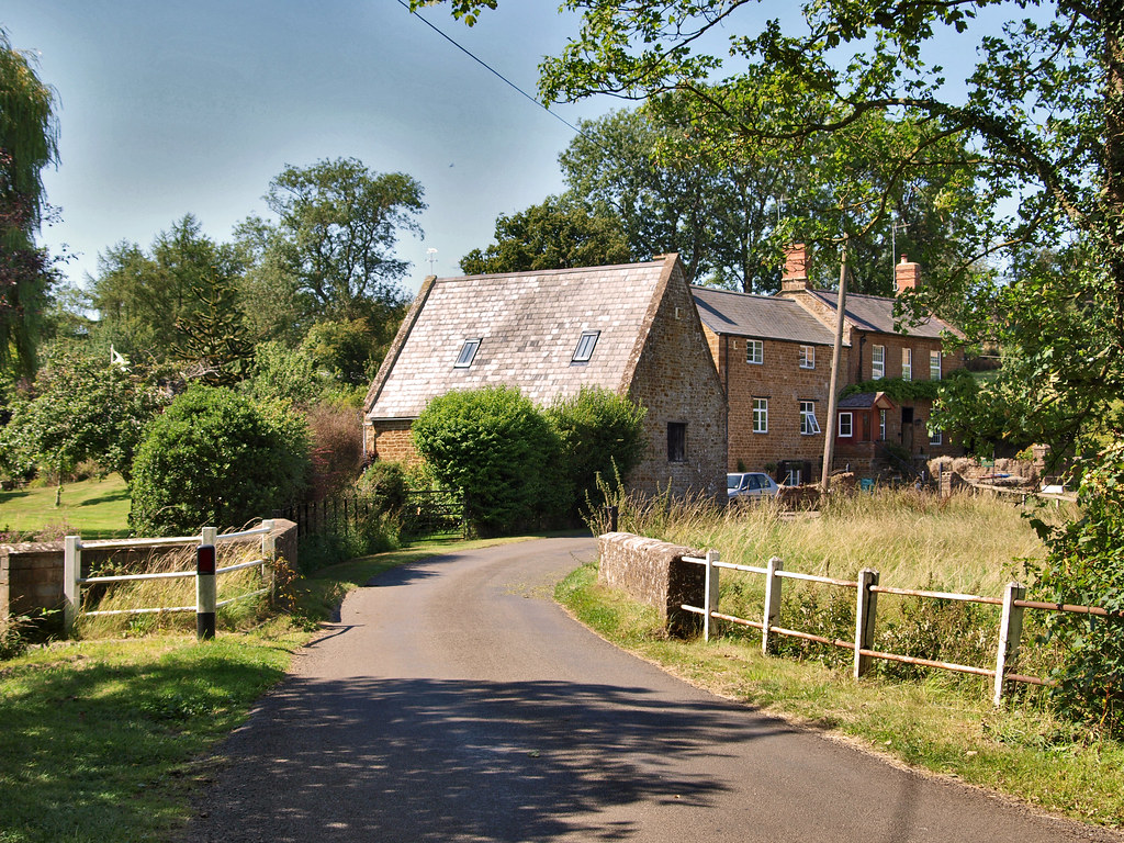 The approach to Wigginton, Oxfordshire, England Wigginton … Flickr