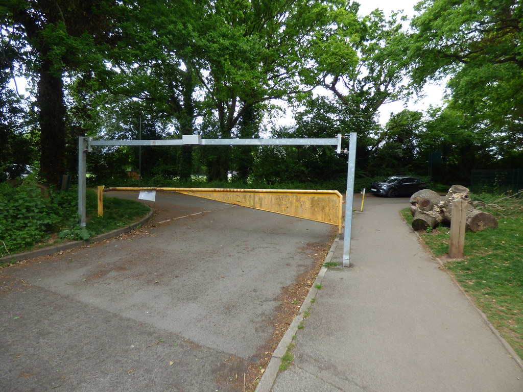 Car park from Brick Kiln Lane in Hillfield Park Second vis… Flickr