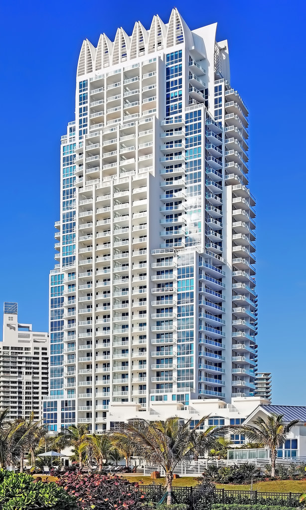 Continuum North Tower, 200 South Pointe Drive, Miami Beach… Flickr
