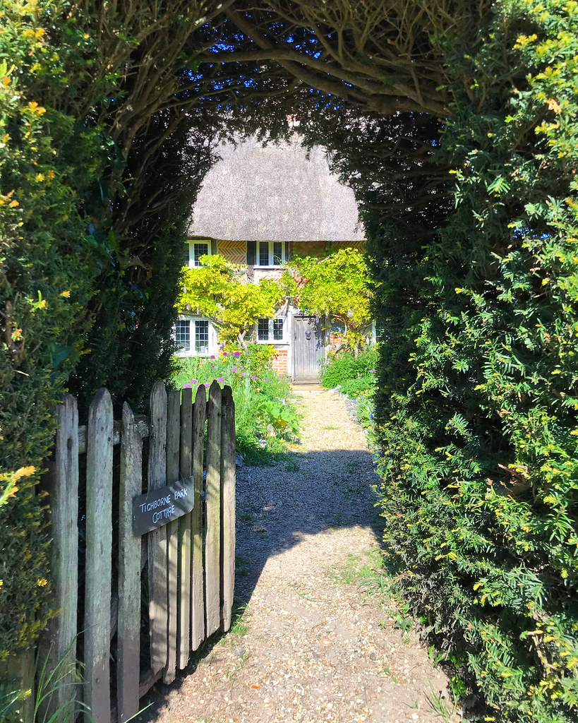 Gateway To The Thatched Cottage Tichborne, Hampshire. Sout… Flickr
