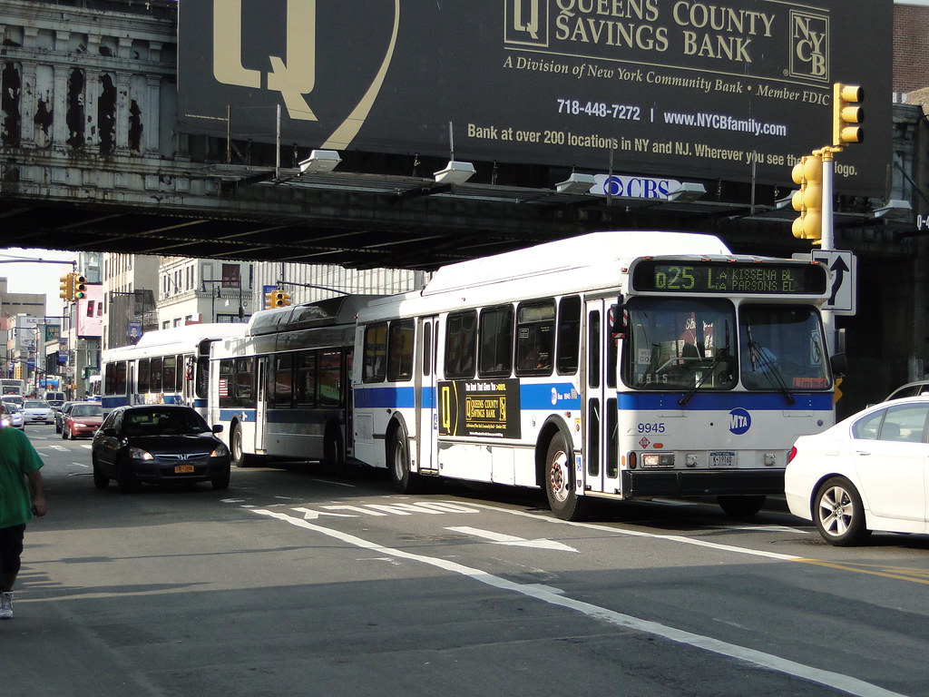 DSC02989 Various buses at Main Street Kissena Blvd. 1999 O… Flickr