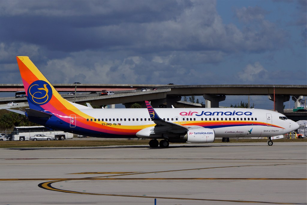 Air Jamaica / Caribbean Airlines Boeing 7378Q8 9YJMD Spi… Flickr