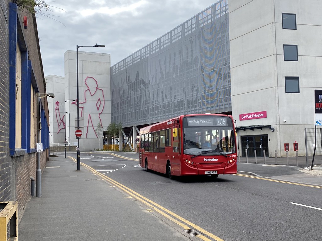 Metroline DEL1974 in South Way, Wembley on Sunday 17 May 2… Flickr
