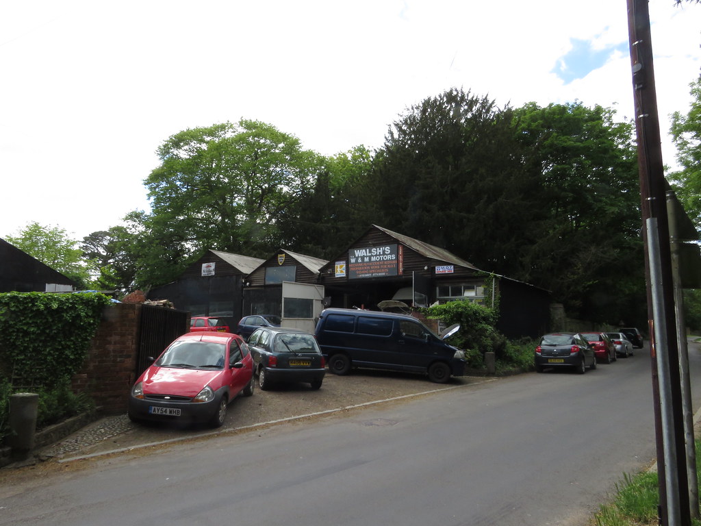 Walsh's W&M Motors, Barkway, Hertfordshire 2 No petrol sal… Flickr