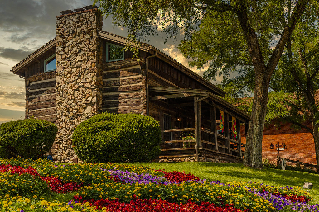 _NKN8902 Quiltmaker's Cabin, Goshen, Indiana Fred Mast Flickr