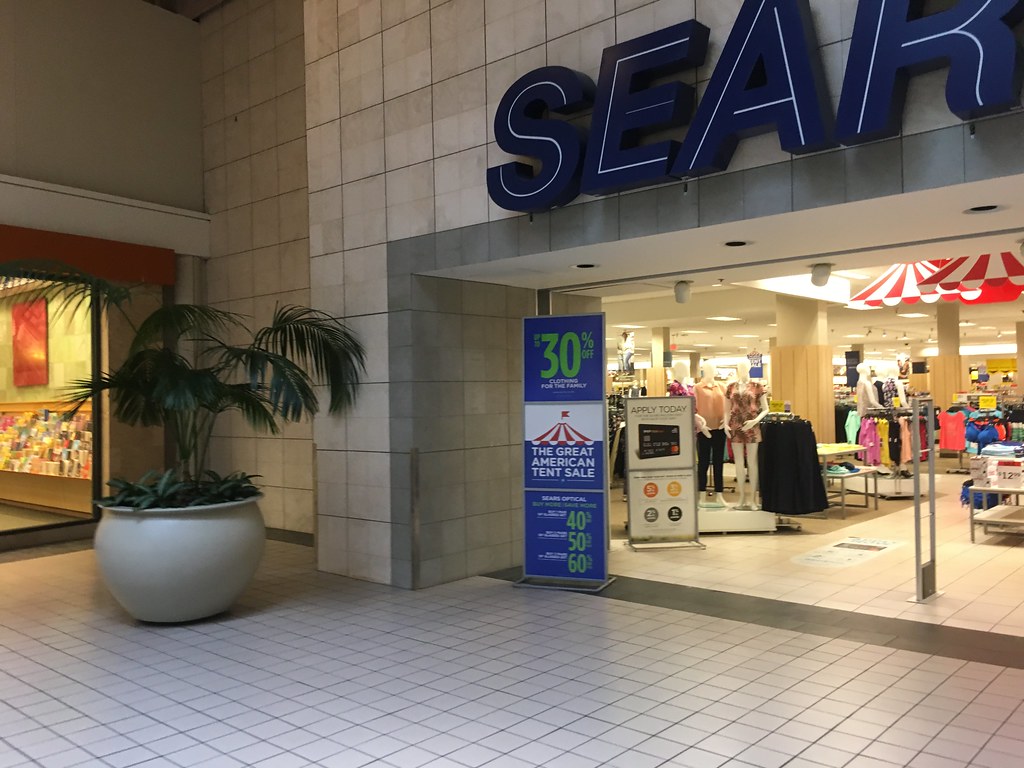 SearsSpring Hill MallWest Dundee, Illinois Sears at Spri… Flickr
