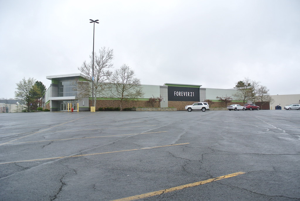 Forever 21 Crossgates Mall Albany NY This store closed dur… Flickr