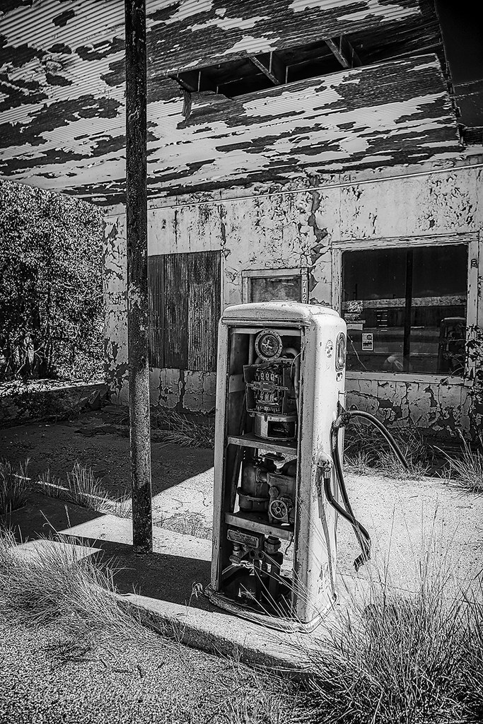Gas Pump at Abandoned Gas Station on Route 66 in San Jon, … Flickr