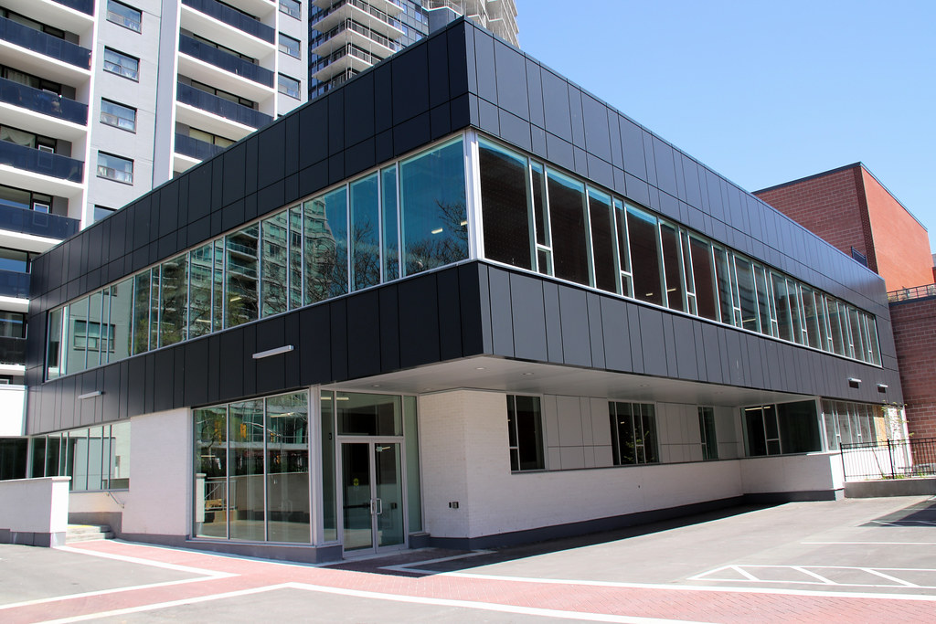 155 Wellesley Street East (Starlight Investments, 2s, Daniel Johnson