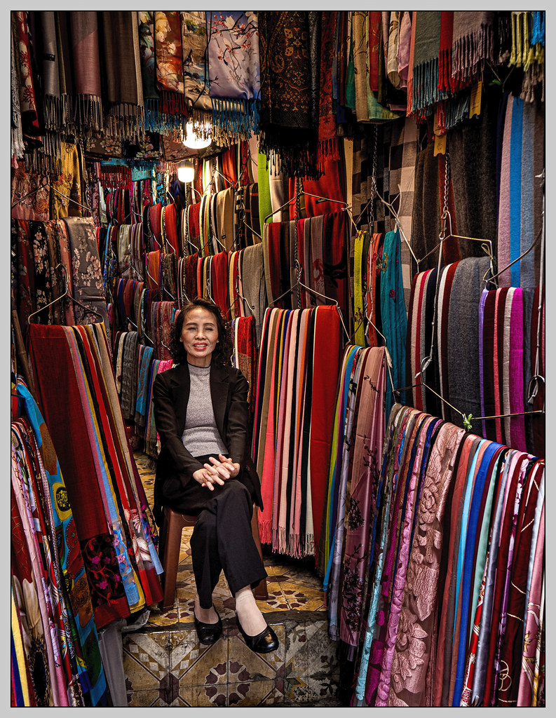 Cloth seller, Hanoi KarlH.Friedrichs Flickr