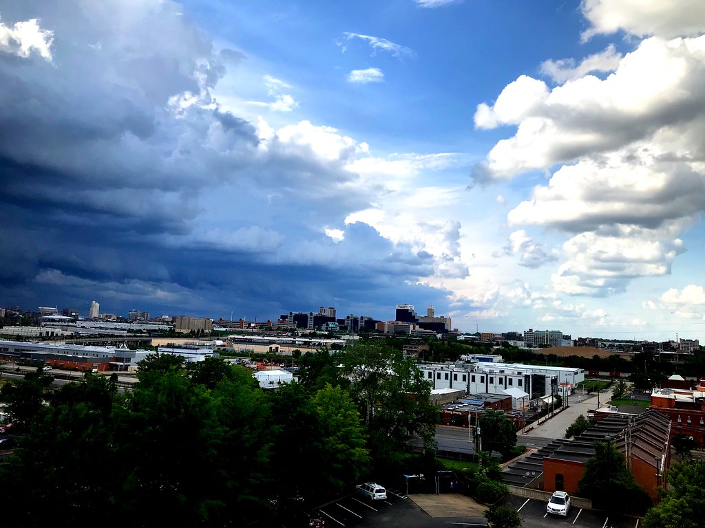 East/West Cloud Divide 5/25/20 STL Storm clouds STLW… Flickr