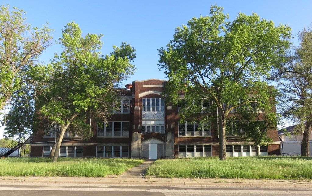 Old Lincoln High School (Lincoln, Kansas) Built in 1920, u… Flickr