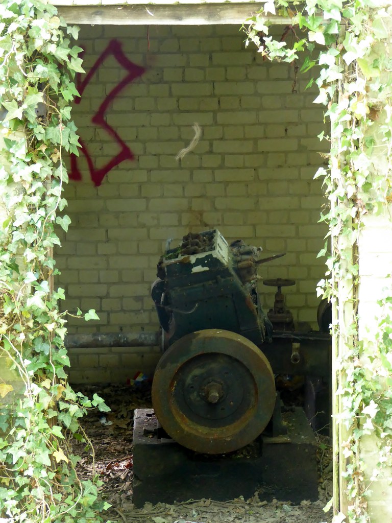 Abandoned pump house, Broad Oak 3 Situated next to a reser… Flickr