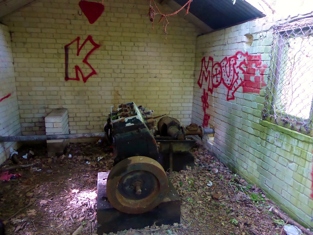 Abandoned pump house, Broad Oak 2 Situated next to a reser… Flickr