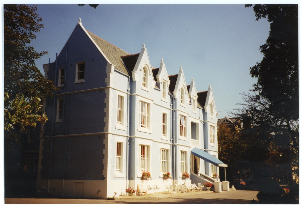 Green House Hotel (Gresham Court Hotel), 4 Grove Road, East Cliff