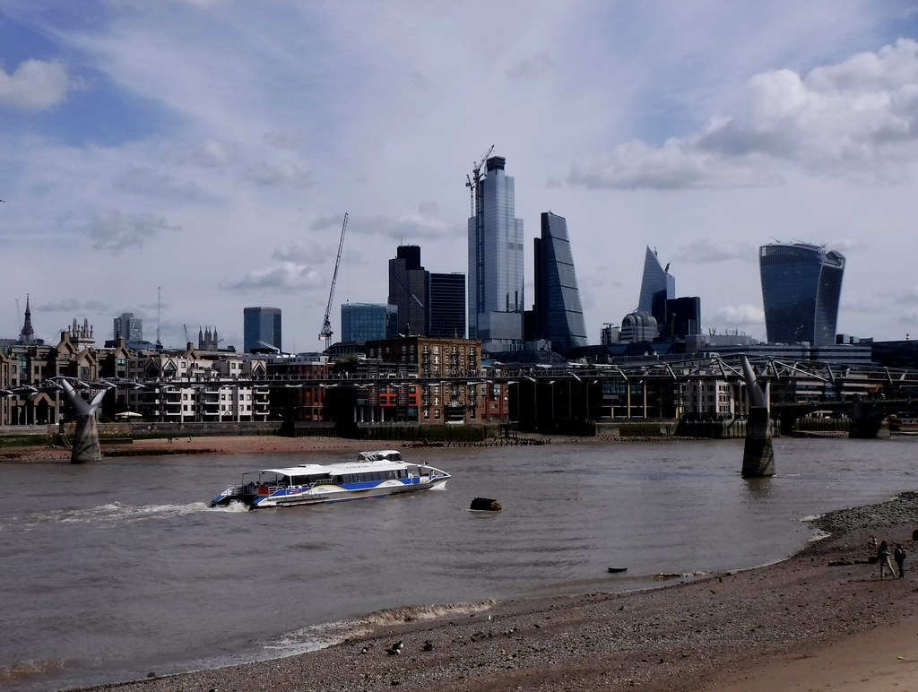 lon5179 London near Tate Modern Michael Gross Flickr