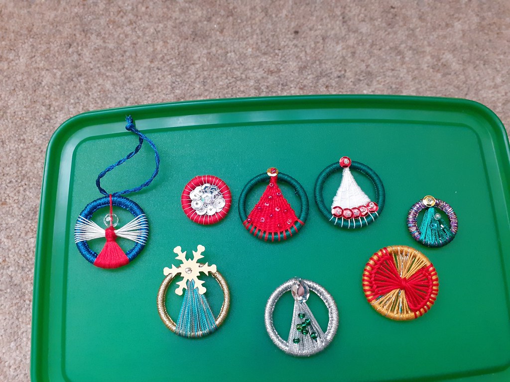 Dorset button ornaments for Christmas cards Learned how to… Flickr