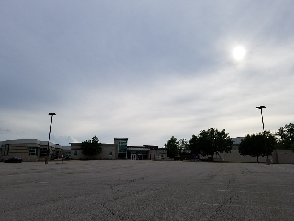 Selvidge Middle School Parking Lot Ballwin, MO_20200514_… Flickr