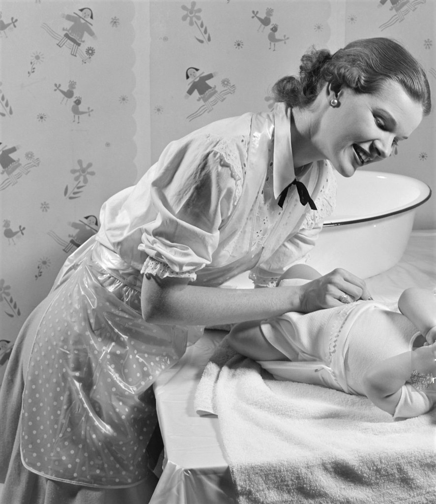 182 Mother changing diaper on baby Pelerinenkusi Flickr