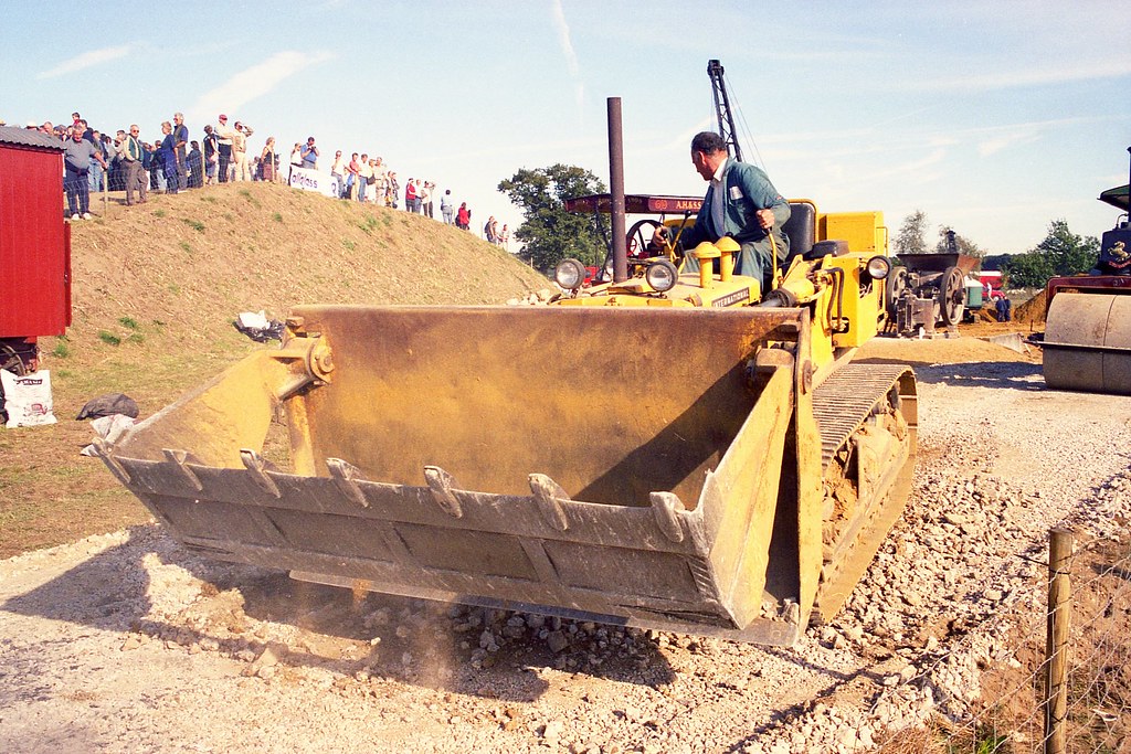 Road laying, Power of the Past, Suffolk Sep2002 Peter Garwood Flickr
