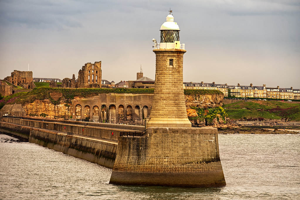 Tynemouth lighthouse Rob McCulloch (3 months on 3 months off) Flickr