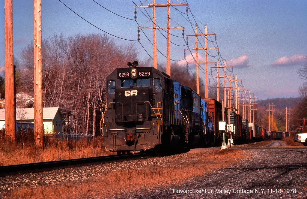 GILCHRIST ROAD Conrail SEWA7X is southbound crossing Gilc… Flickr