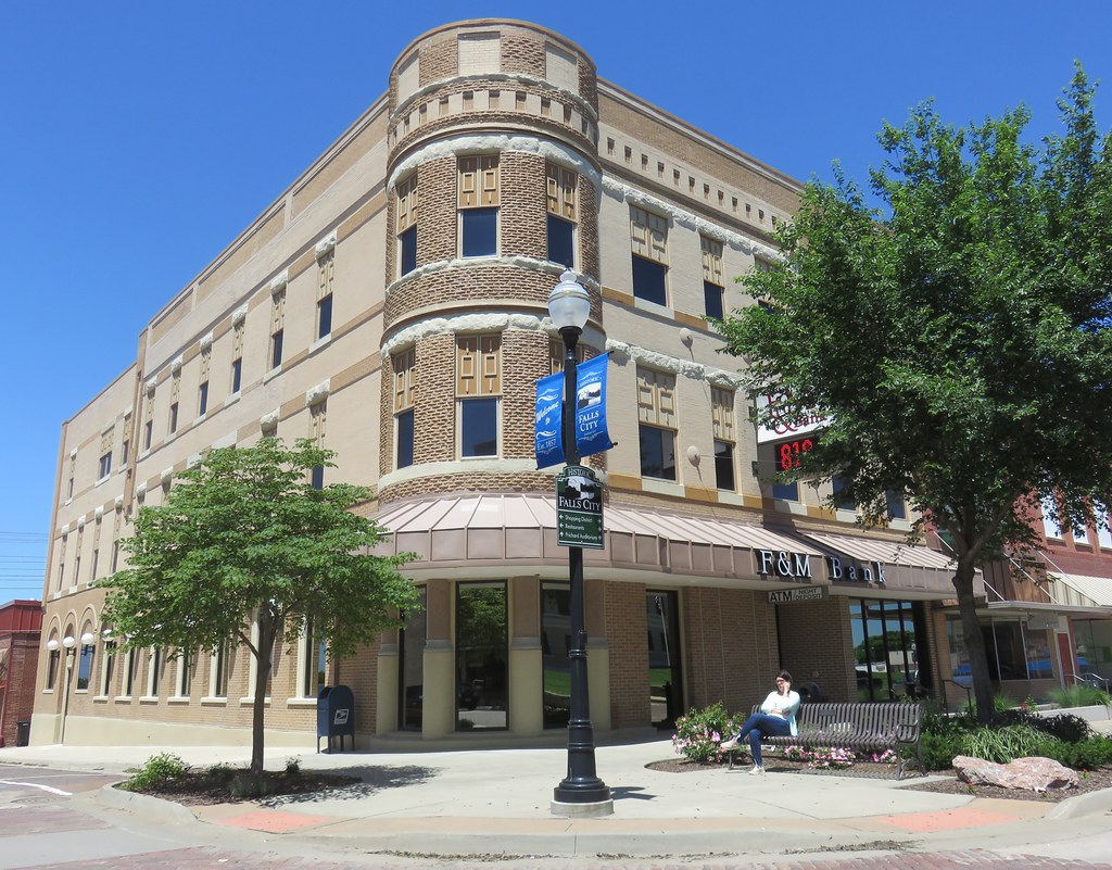 Old Falls City State Bank (Falls City, Nebraska) Built in … Flickr
