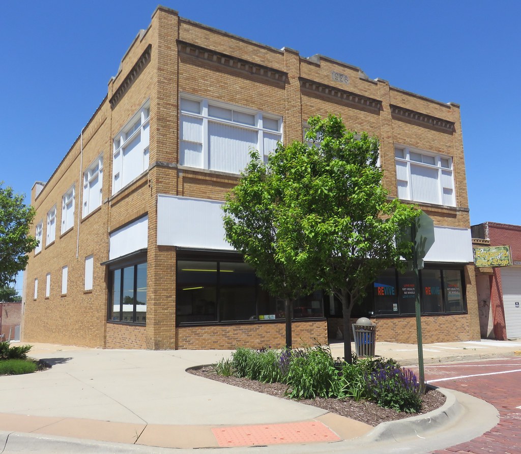Montgomery Ward Building (Falls City, Nebraska) Built in 1… Flickr