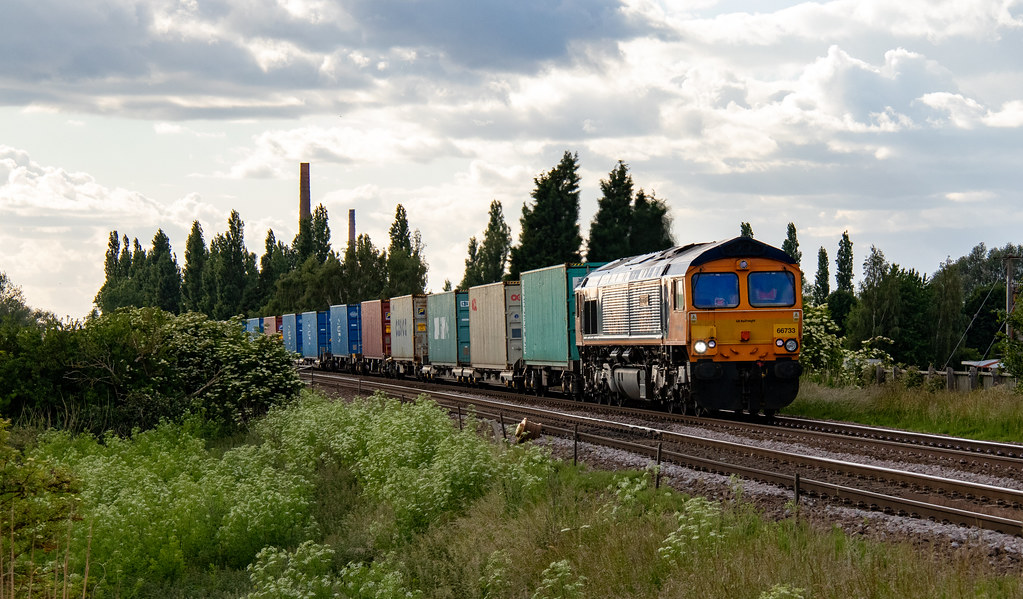 66733 Ramsey Road, Whittlesey GBRf 66733 heads east past… Flickr