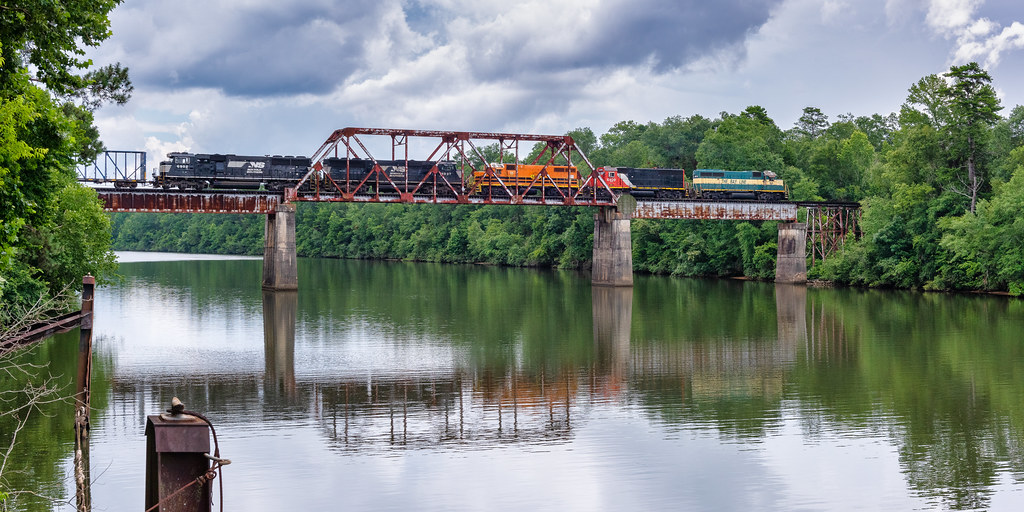 Columbia, AL Since the state line is the western shore of … Flickr