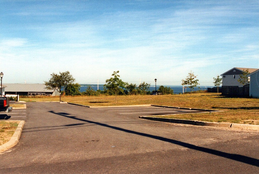 Middletown_and_Newport_RI_inc_Housing_0028_a Itzkie Flickr